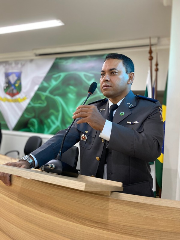 Sargento Nunes falando na tribuna